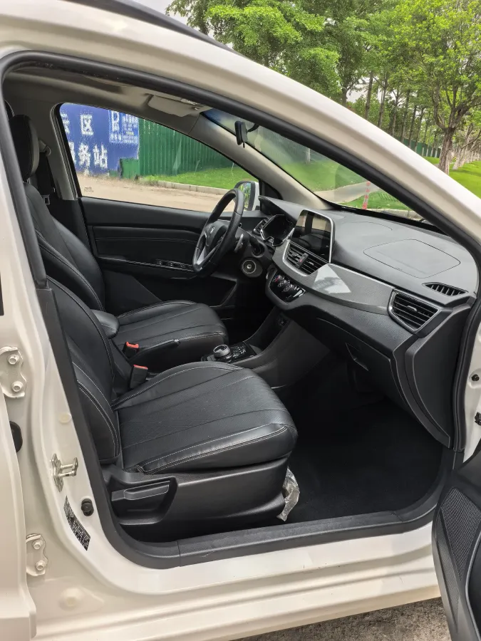 2018 BaoJun 360 1.5L 112HP L4 6MT,autocango,china used car exporter,china ev exporter,chinese used car exporter,chinese used ev exporter