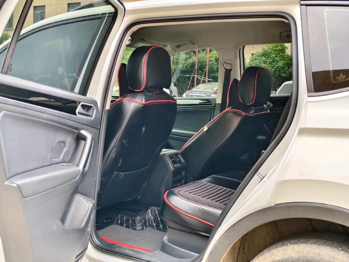 2023 Volkswagen Tiguan L 2.0T 186HP L4 7DCT,autocango,china used car exporter,china ev exporter,chinese used car exporter,chinese used ev exporter