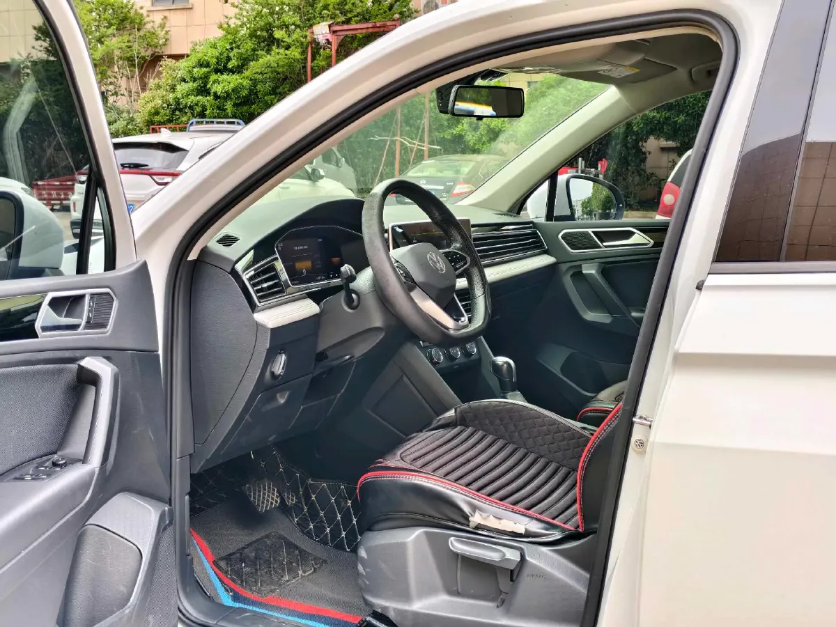 2023 Volkswagen Tiguan L 2.0T 186HP L4 7DCT,autocango,china used car exporter,china ev exporter,chinese used car exporter,chinese used ev exporter