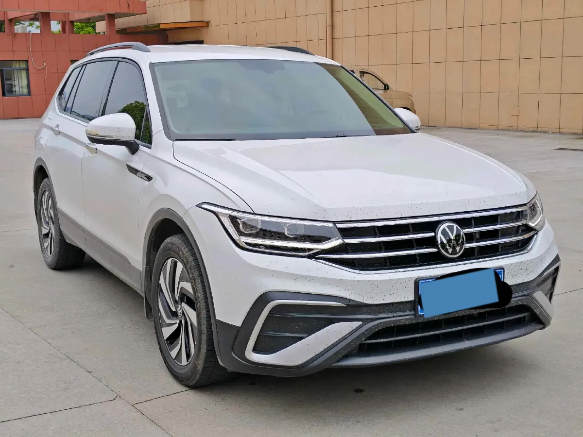 2023 Volkswagen Tiguan L 2.0T 186HP L4 7DCT,autocango,china used car exporter,china ev exporter,chinese used car exporter,chinese used ev exporter