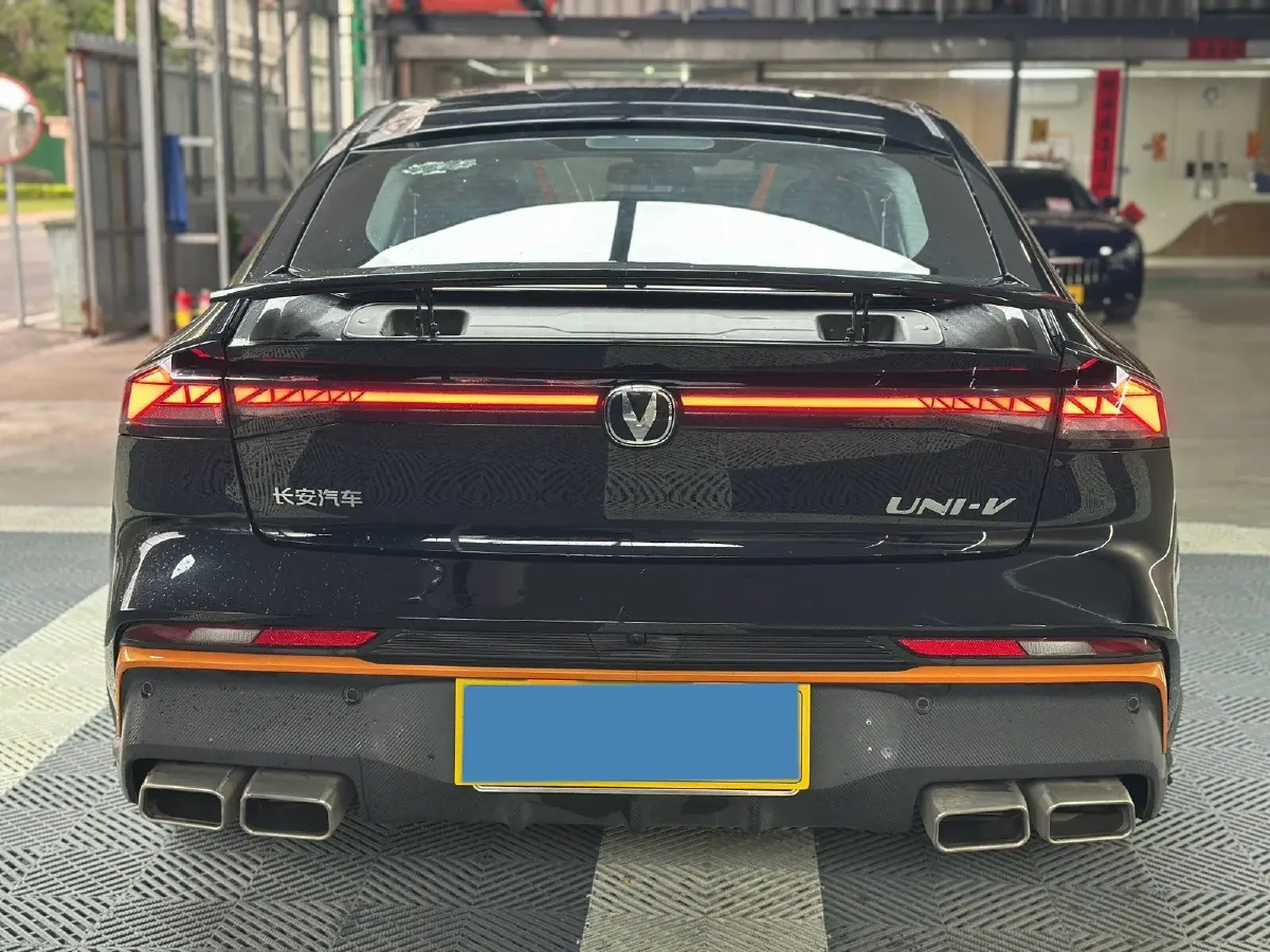 2024 ChangAn UNI-V 1.5T 188HP L4 7DCT,autocango,china used car exporter,china ev exporter,chinese used car exporter,chinese used ev exporter