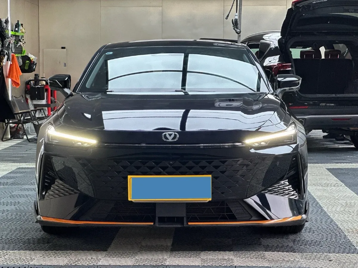 2024 ChangAn UNI-V 1.5T 188HP L4 7DCT,autocango,china used car exporter,china ev exporter,chinese used car exporter,chinese used ev exporter