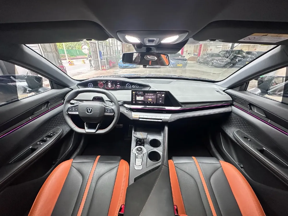 2024 ChangAn UNI-V 1.5T 188HP L4 7DCT,autocango,china used car exporter,china ev exporter,chinese used car exporter,chinese used ev exporter