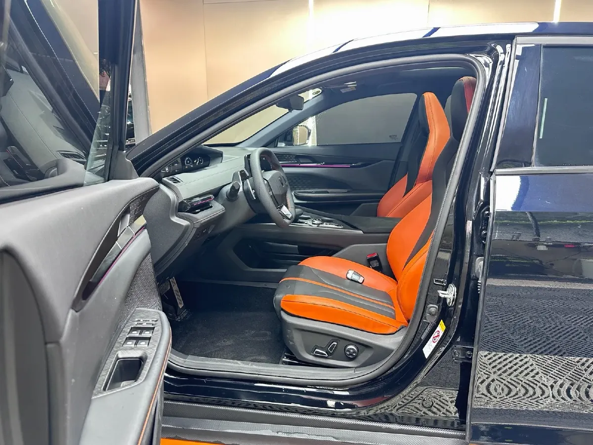 2024 ChangAn UNI-V 1.5T 188HP L4 7DCT,autocango,china used car exporter,china ev exporter,chinese used car exporter,chinese used ev exporter