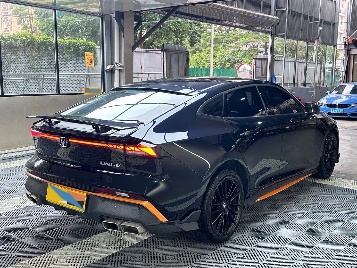 2024 ChangAn UNI-V 1.5T 188HP L4 7DCT,autocango,china used car exporter,china ev exporter,chinese used car exporter,chinese used ev exporter