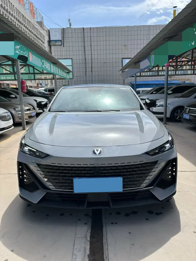 2022 ChangAn UNI-V 1.5T 188HP L4 7DCT,autocango,china used car exporter,china ev exporter,chinese used car exporter,chinese used ev exporter