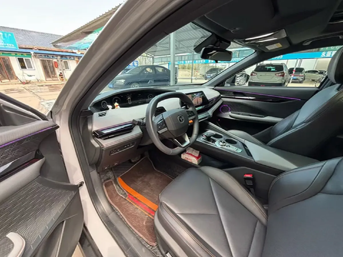 2022 ChangAn UNI-V 1.5T 188HP L4 7DCT,autocango,china used car exporter,china ev exporter,chinese used car exporter,chinese used ev exporter