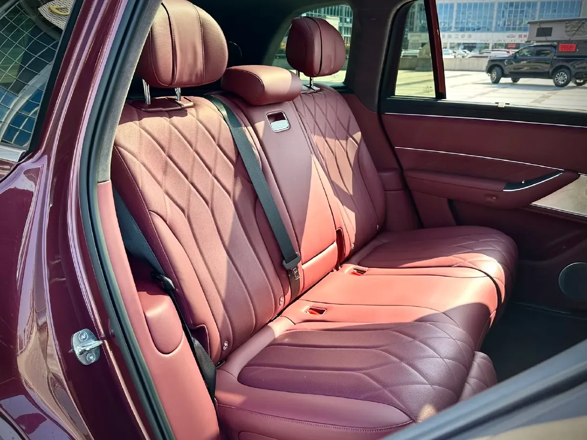 2025 AITO AITO M8 REEV 160HP REEV 53.4KWH,autocango,china used car exporter,china ev exporter,chinese used car exporter,chinese used ev exporter