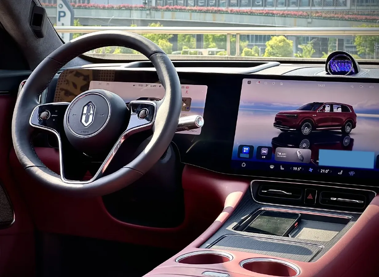 2025 AITO AITO M8 REEV 160HP REEV 53.4KWH,autocango,china used car exporter,china ev exporter,chinese used car exporter,chinese used ev exporter