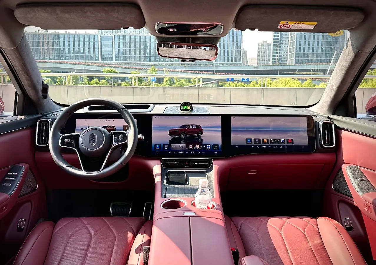 2025 AITO AITO M8 REEV 160HP REEV 53.4KWH,autocango,china used car exporter,china ev exporter,chinese used car exporter,chinese used ev exporter