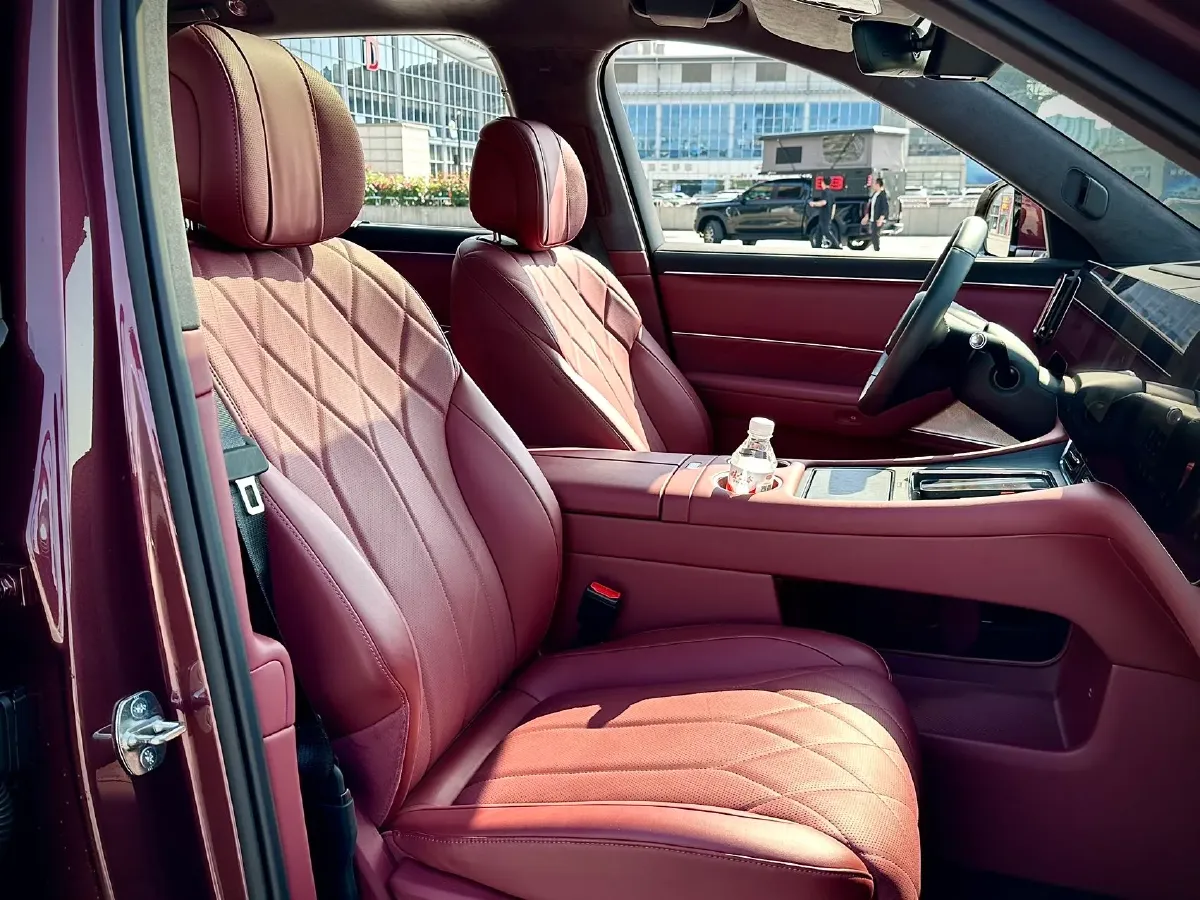 2025 AITO AITO M8 REEV 160HP REEV 53.4KWH,autocango,china used car exporter,china ev exporter,chinese used car exporter,chinese used ev exporter