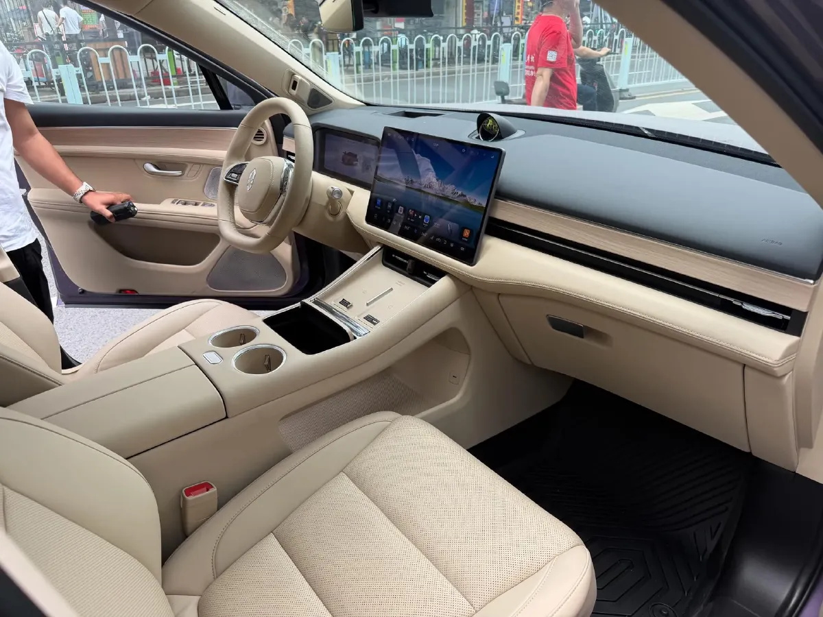 2025 AITO AITO M5 1.5T 152HP L4 REEV 42KWH,autocango,china used car exporter,china ev exporter,chinese used car exporter,chinese used ev exporter