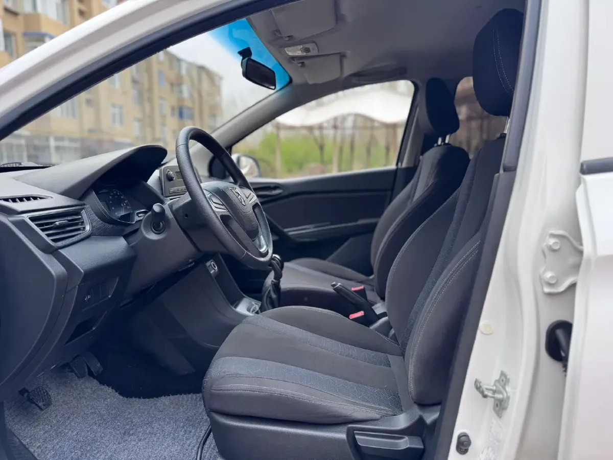 2016 BaoJun 310 1.2L 82HP L4 5MT,autocango,china used car exporter,china ev exporter,chinese used car exporter,chinese used ev exporter