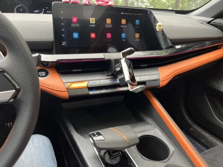 2023 ChangAn UNI-V 1.5T 188HP L4 7DCT,autocango,china used car exporter,china ev exporter,chinese used car exporter,chinese used ev exporter