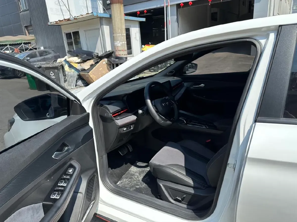 2022 Geely Binray 1.5T 181HP L4 7DCT,autocango,china used car exporter,china ev exporter,chinese used car exporter,chinese used ev exporter