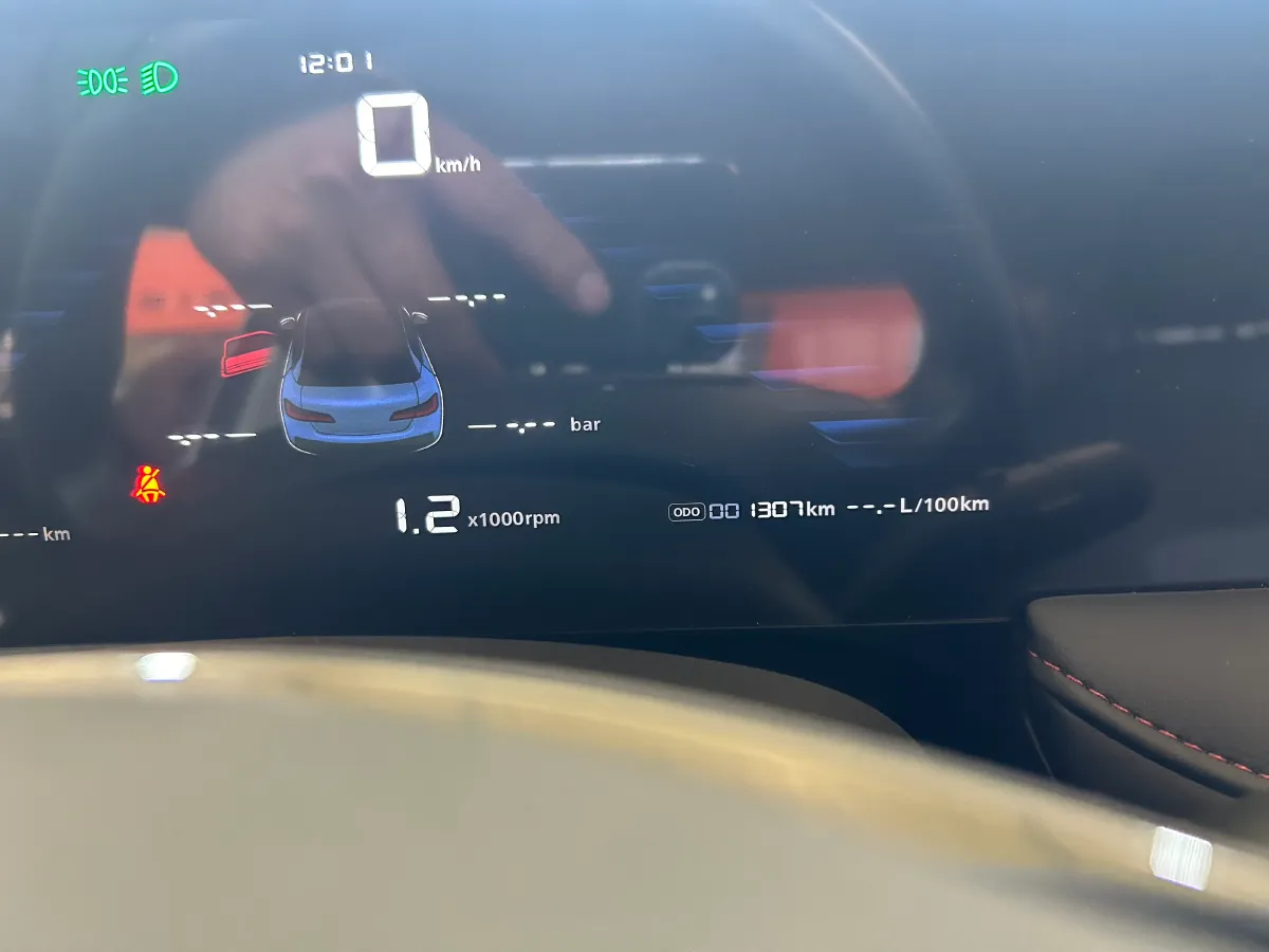 2023 Roewe i5 1.5L 129HP L4 5MT,autocango,china used car exporter,china ev exporter,chinese used car exporter,chinese used ev exporter