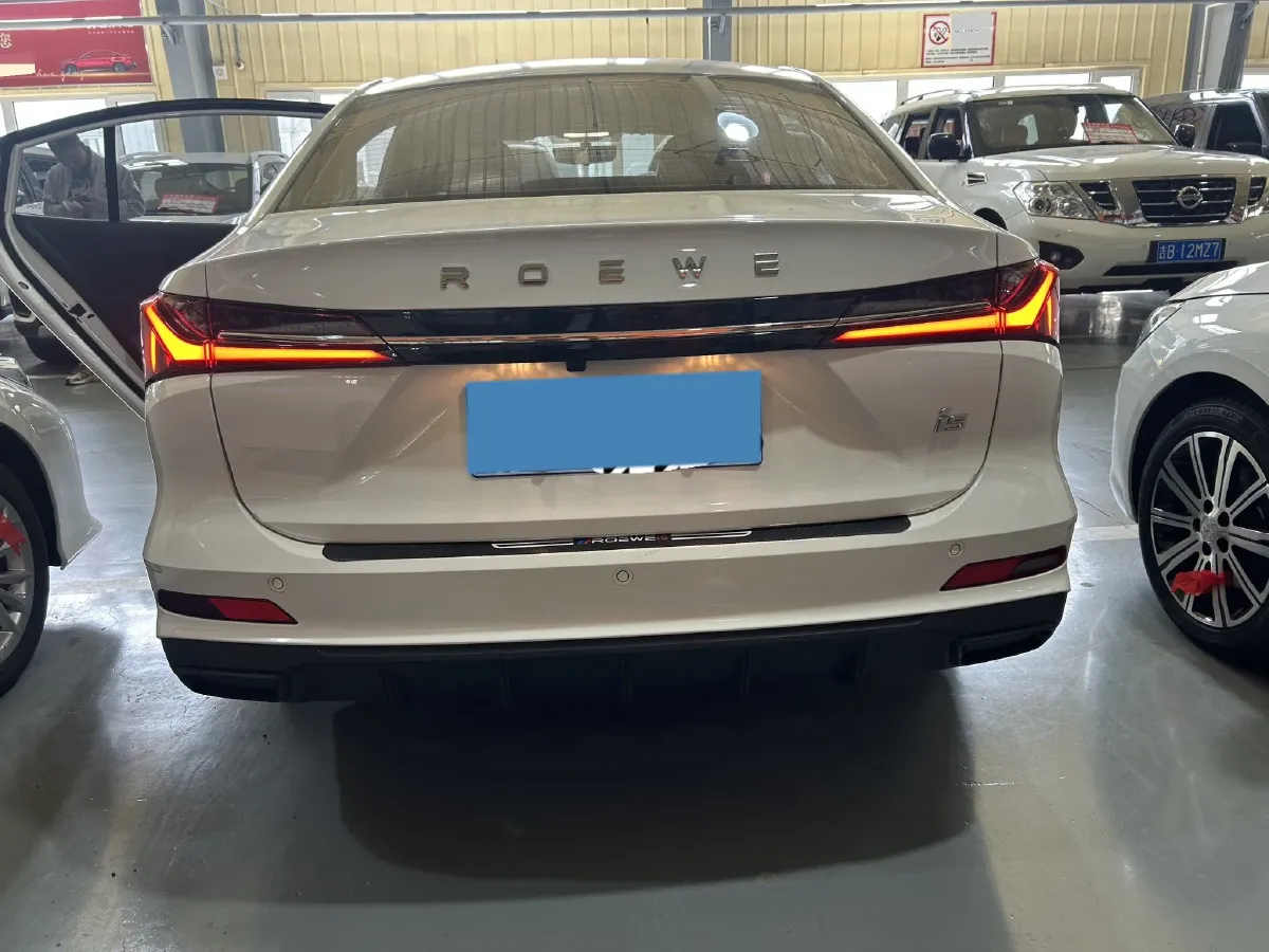 2023 Roewe i5 1.5L 129HP L4 5MT,autocango,china used car exporter,china ev exporter,chinese used car exporter,chinese used ev exporter