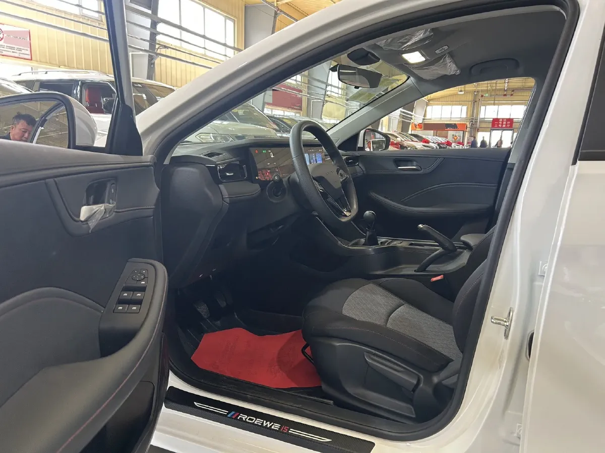 2023 Roewe i5 1.5L 129HP L4 5MT,autocango,china used car exporter,china ev exporter,chinese used car exporter,chinese used ev exporter