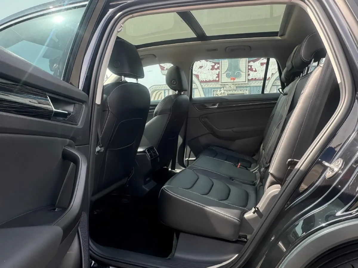 2019 Skoda Superb 2.0T 220HP L4 7DCT,autocango,china used car exporter,china ev exporter,chinese used car exporter,chinese used ev exporter