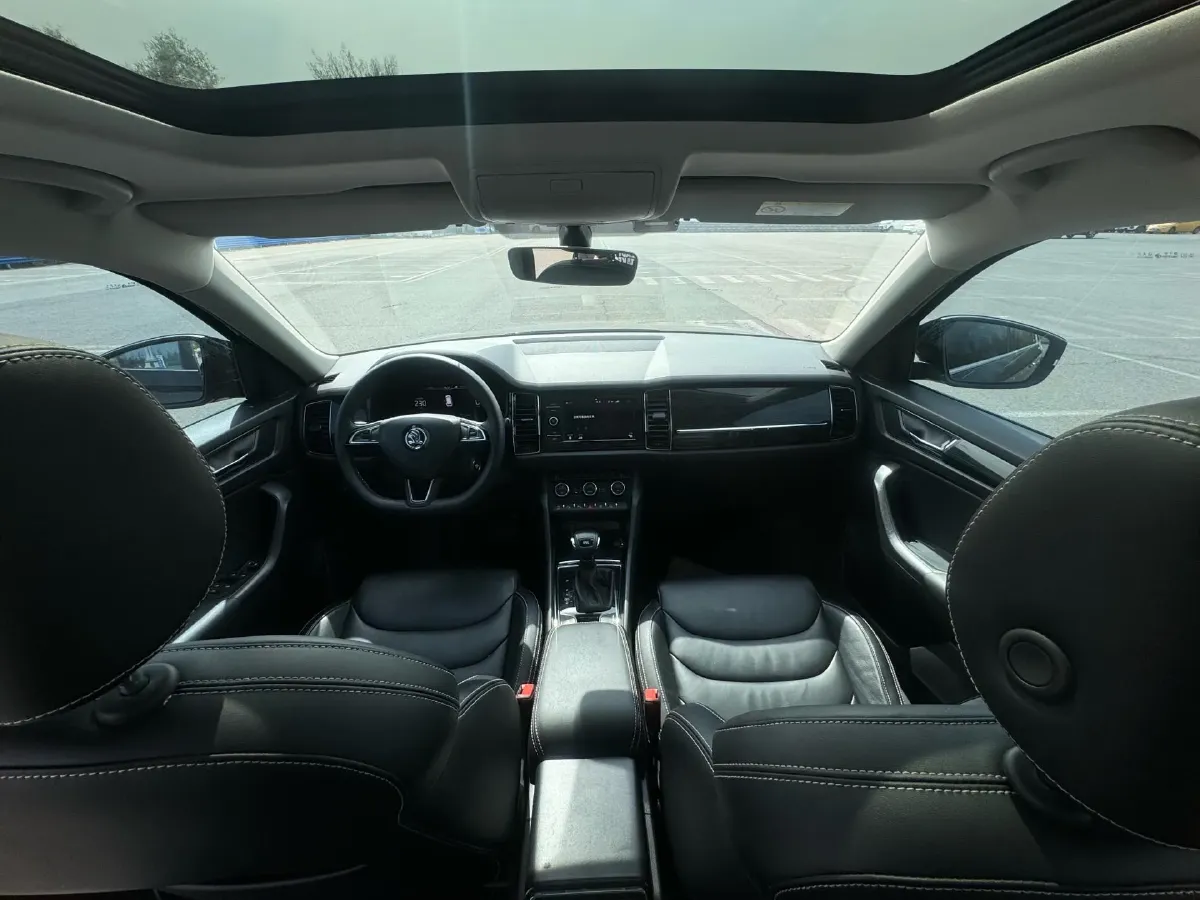 2019 Skoda Superb 2.0T 220HP L4 7DCT,autocango,china used car exporter,china ev exporter,chinese used car exporter,chinese used ev exporter