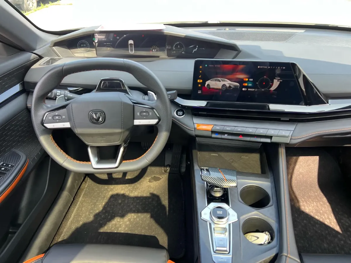 2023 ChangAn UNI-V 1.5T 188HP L4 7DCT,autocango,china used car exporter,china ev exporter,chinese used car exporter,chinese used ev exporter