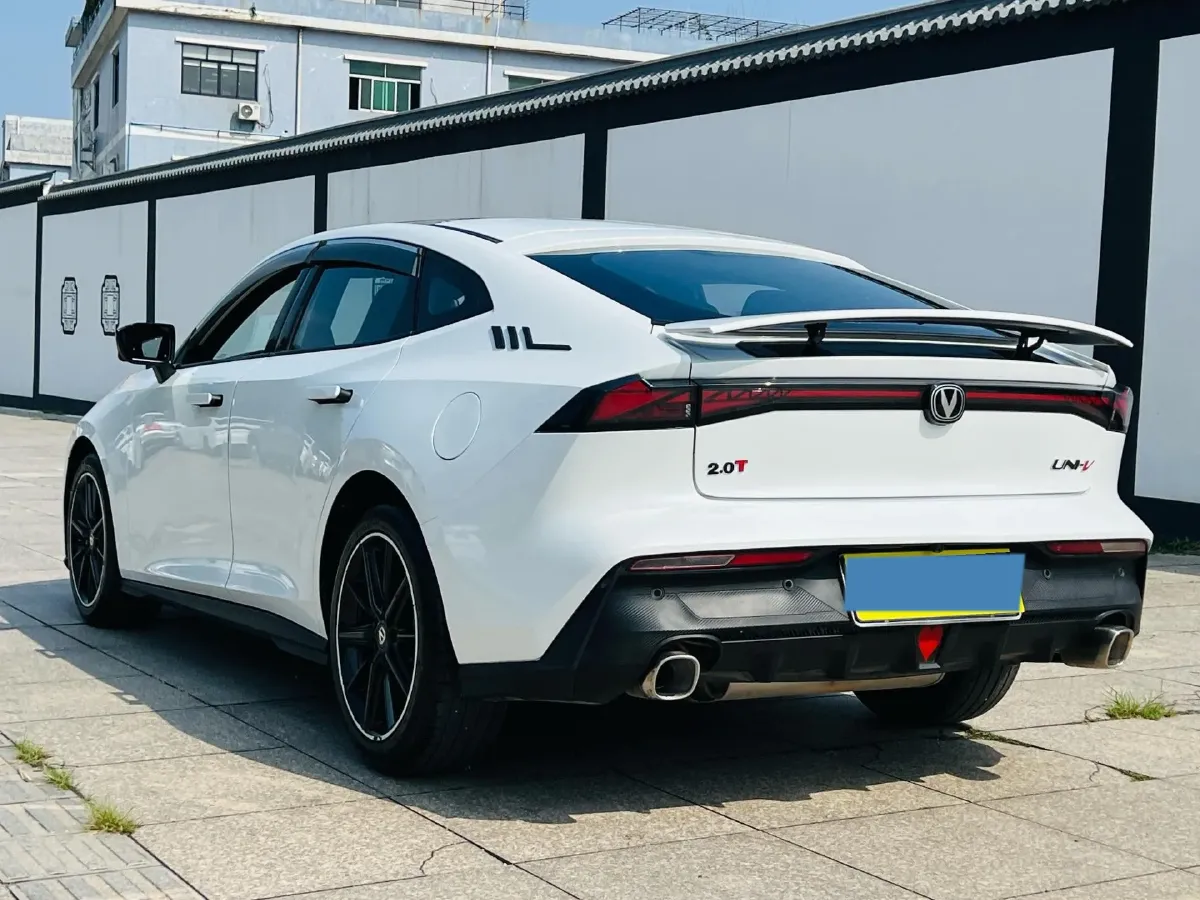 2023 ChangAn UNI-V 1.5T 188HP L4 7DCT,autocango,china used car exporter,china ev exporter,chinese used car exporter,chinese used ev exporter