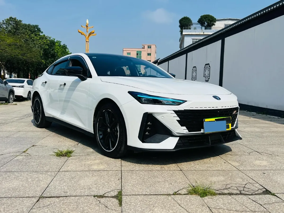 2023 ChangAn UNI-V 1.5T 188HP L4 7DCT,autocango,china used car exporter,china ev exporter,chinese used car exporter,chinese used ev exporter