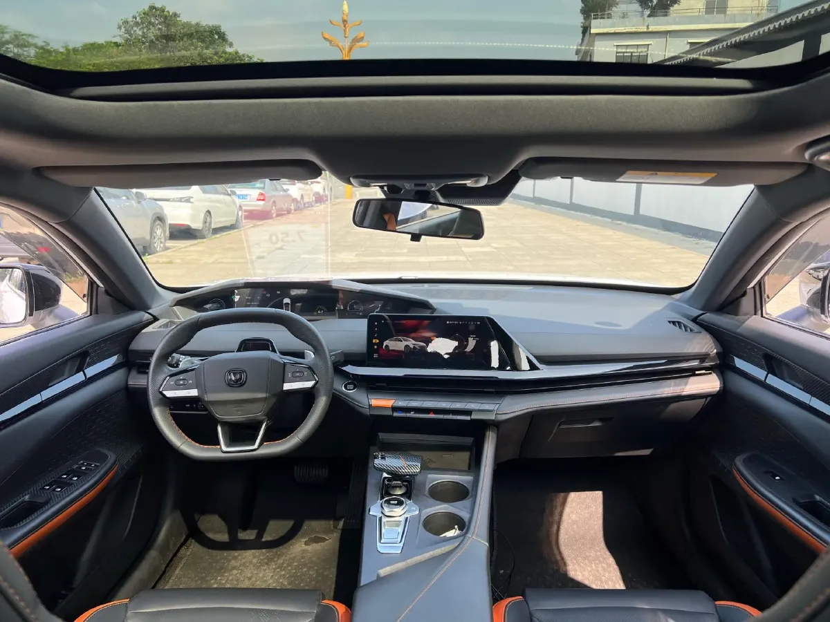 2023 ChangAn UNI-V 1.5T 188HP L4 7DCT,autocango,china used car exporter,china ev exporter,chinese used car exporter,chinese used ev exporter