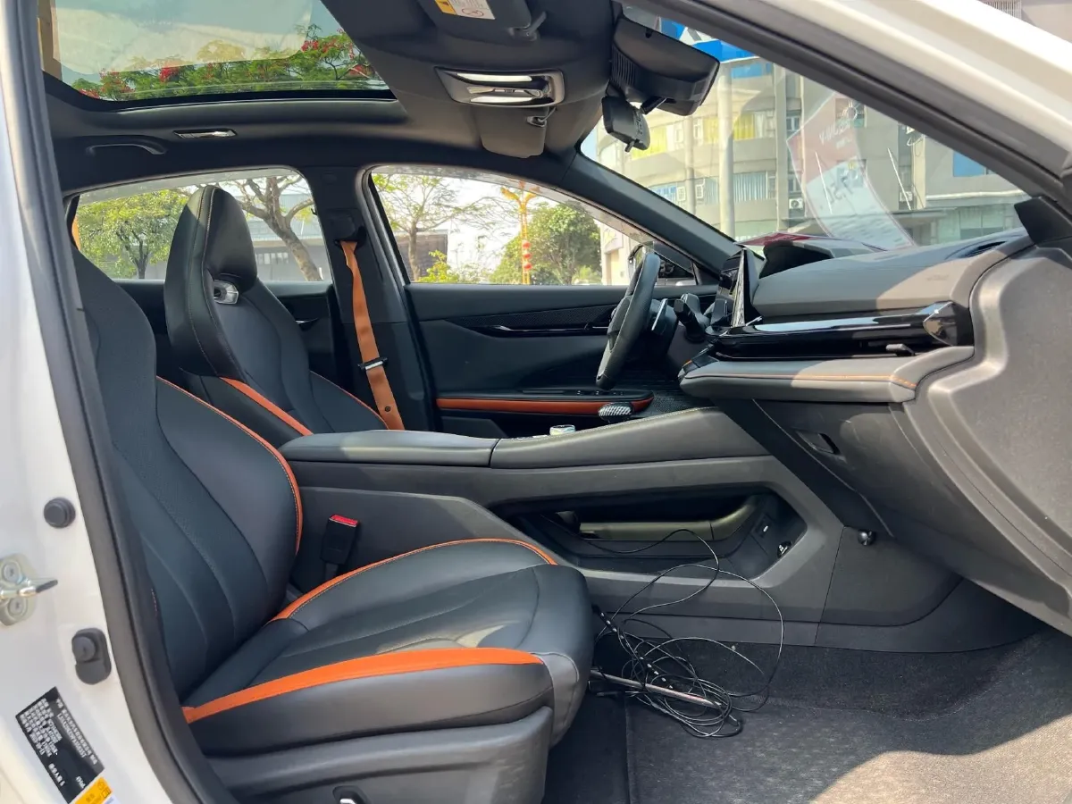 2023 ChangAn UNI-V 1.5T 188HP L4 7DCT,autocango,china used car exporter,china ev exporter,chinese used car exporter,chinese used ev exporter