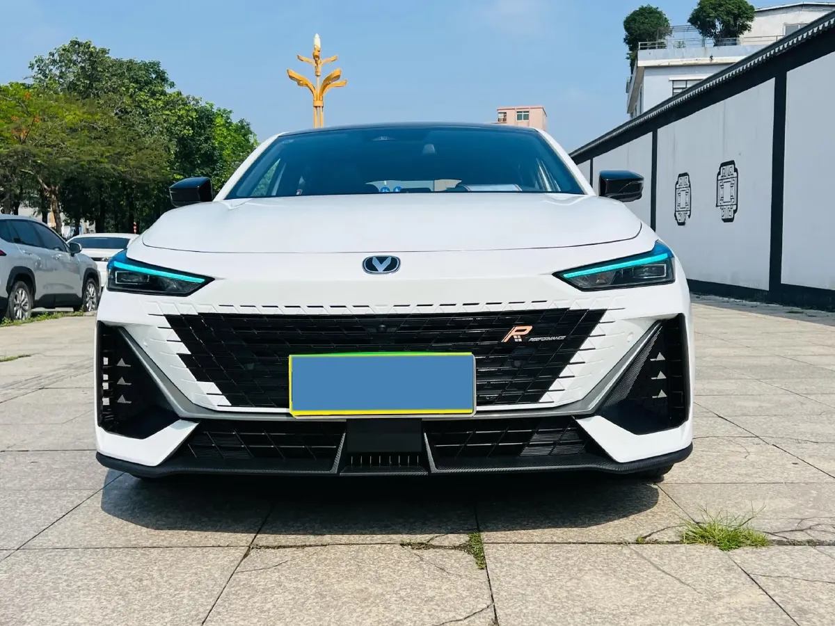 2023 ChangAn UNI-V 1.5T 188HP L4 7DCT,autocango,china used car exporter,china ev exporter,chinese used car exporter,chinese used ev exporter