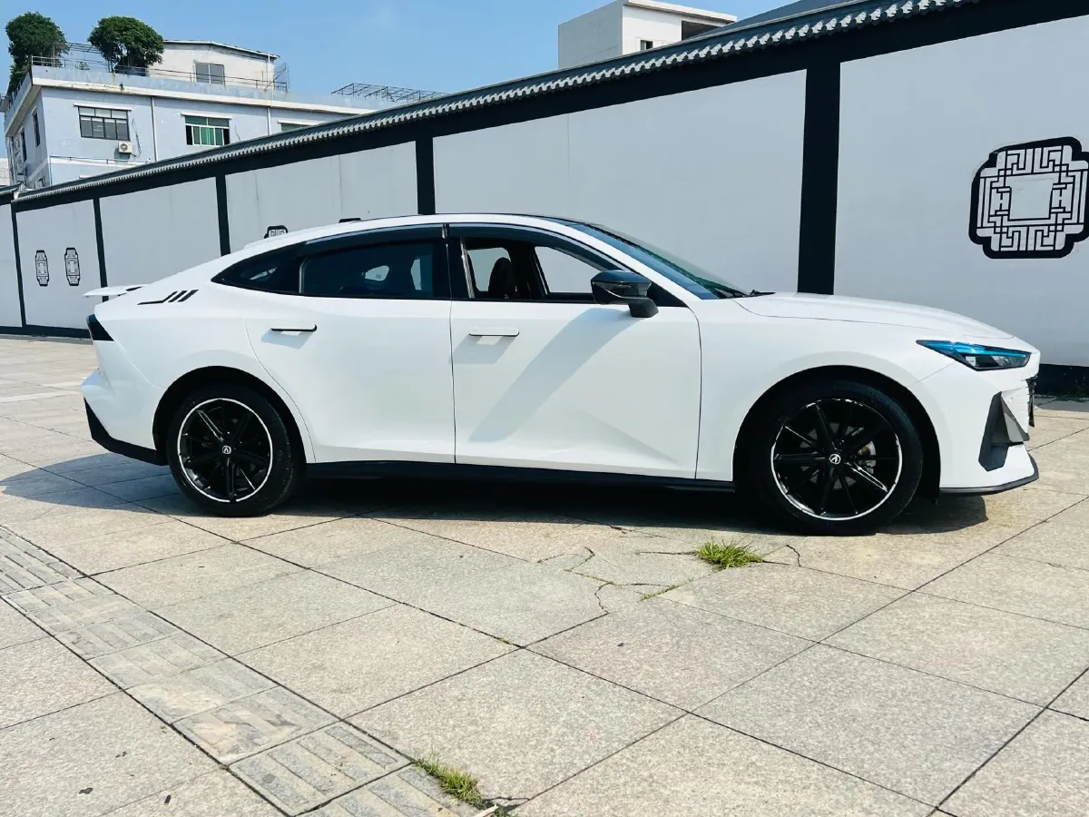 2023 ChangAn UNI-V 1.5T 188HP L4 7DCT,autocango,china used car exporter,china ev exporter,chinese used car exporter,chinese used ev exporter