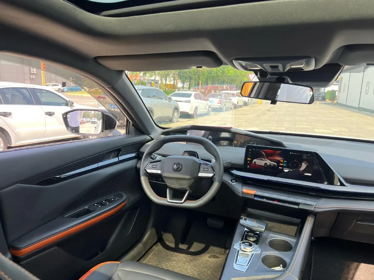 2023 ChangAn UNI-V 1.5T 188HP L4 7DCT,autocango,china used car exporter,china ev exporter,chinese used car exporter,chinese used ev exporter