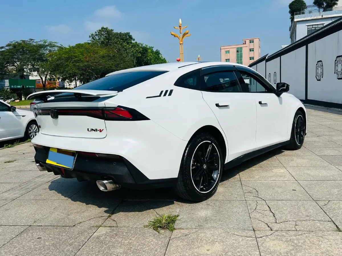 2023 ChangAn UNI-V 1.5T 188HP L4 7DCT,autocango,china used car exporter,china ev exporter,chinese used car exporter,chinese used ev exporter