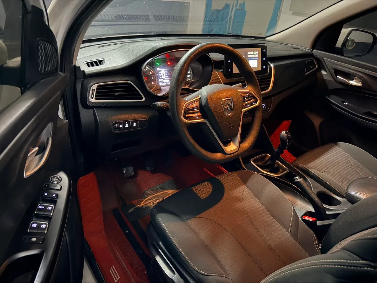 2019 BaoJun 730 1.5L 105HP L4 6MT,autocango,china used car exporter,china ev exporter,chinese used car exporter,chinese used ev exporter