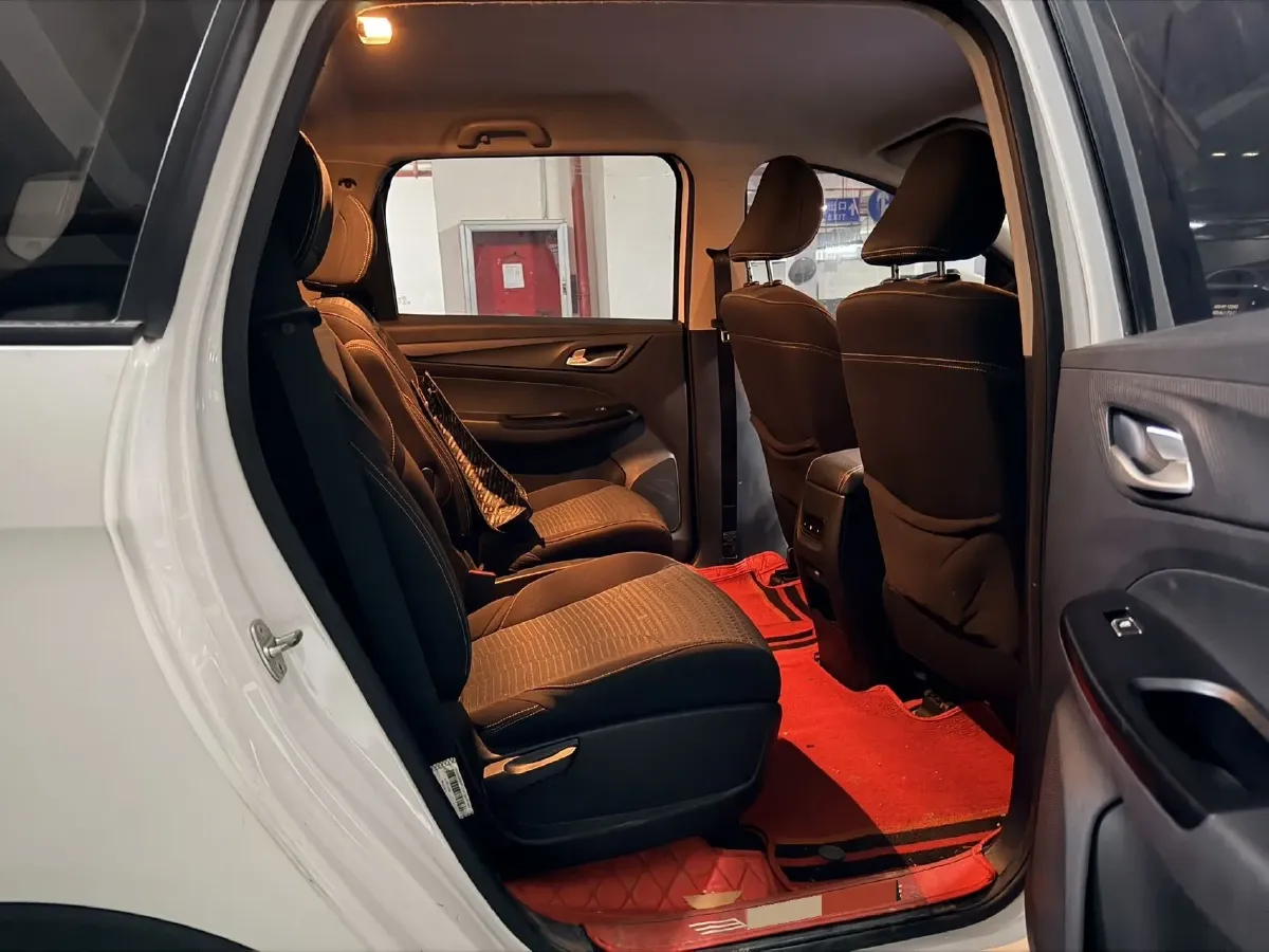 2019 BaoJun 730 1.5L 105HP L4 6MT,autocango,china used car exporter,china ev exporter,chinese used car exporter,chinese used ev exporter