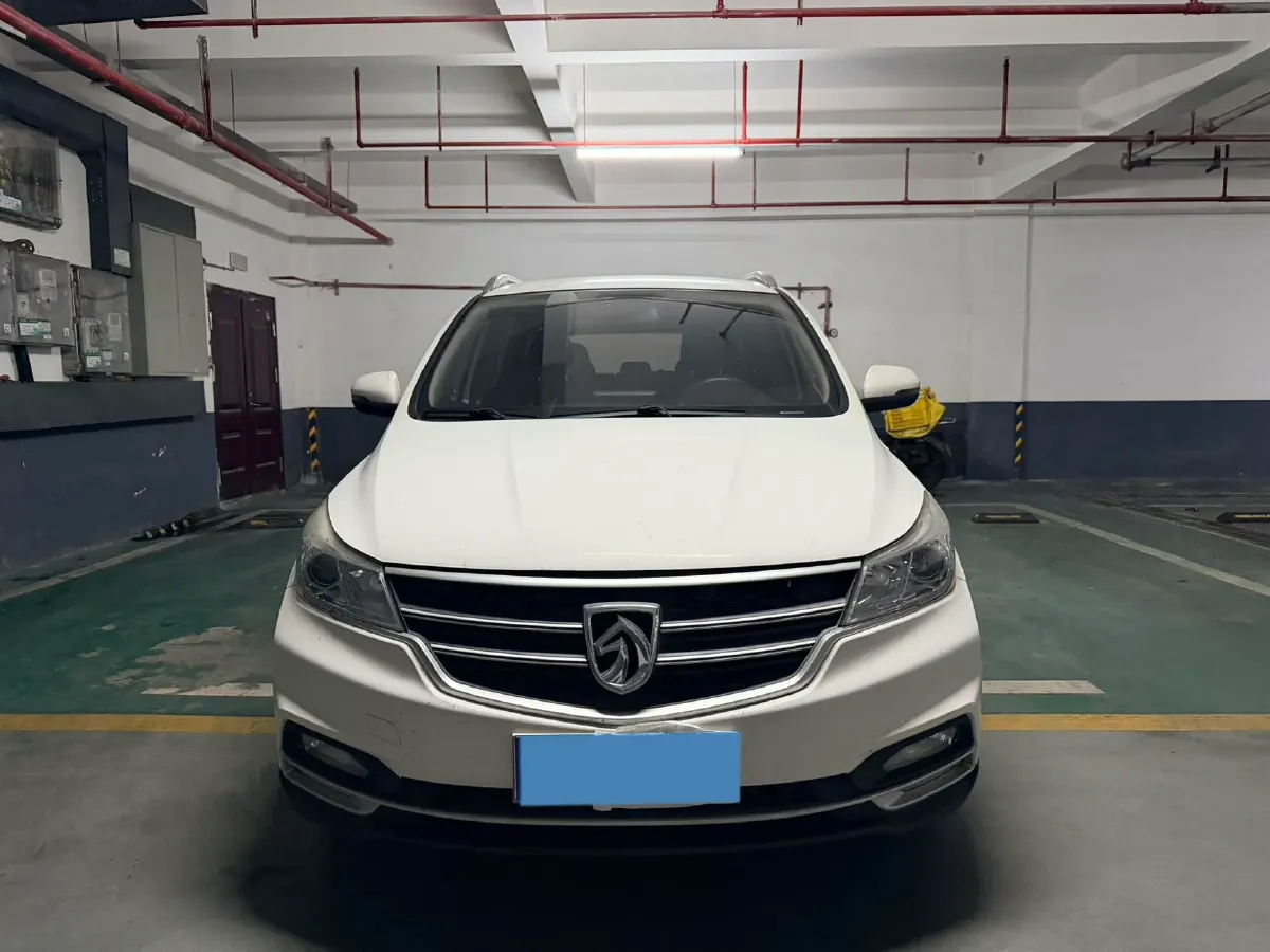 2019 BaoJun 730 1.5L 105HP L4 6MT,autocango,china used car exporter,china ev exporter,chinese used car exporter,chinese used ev exporter