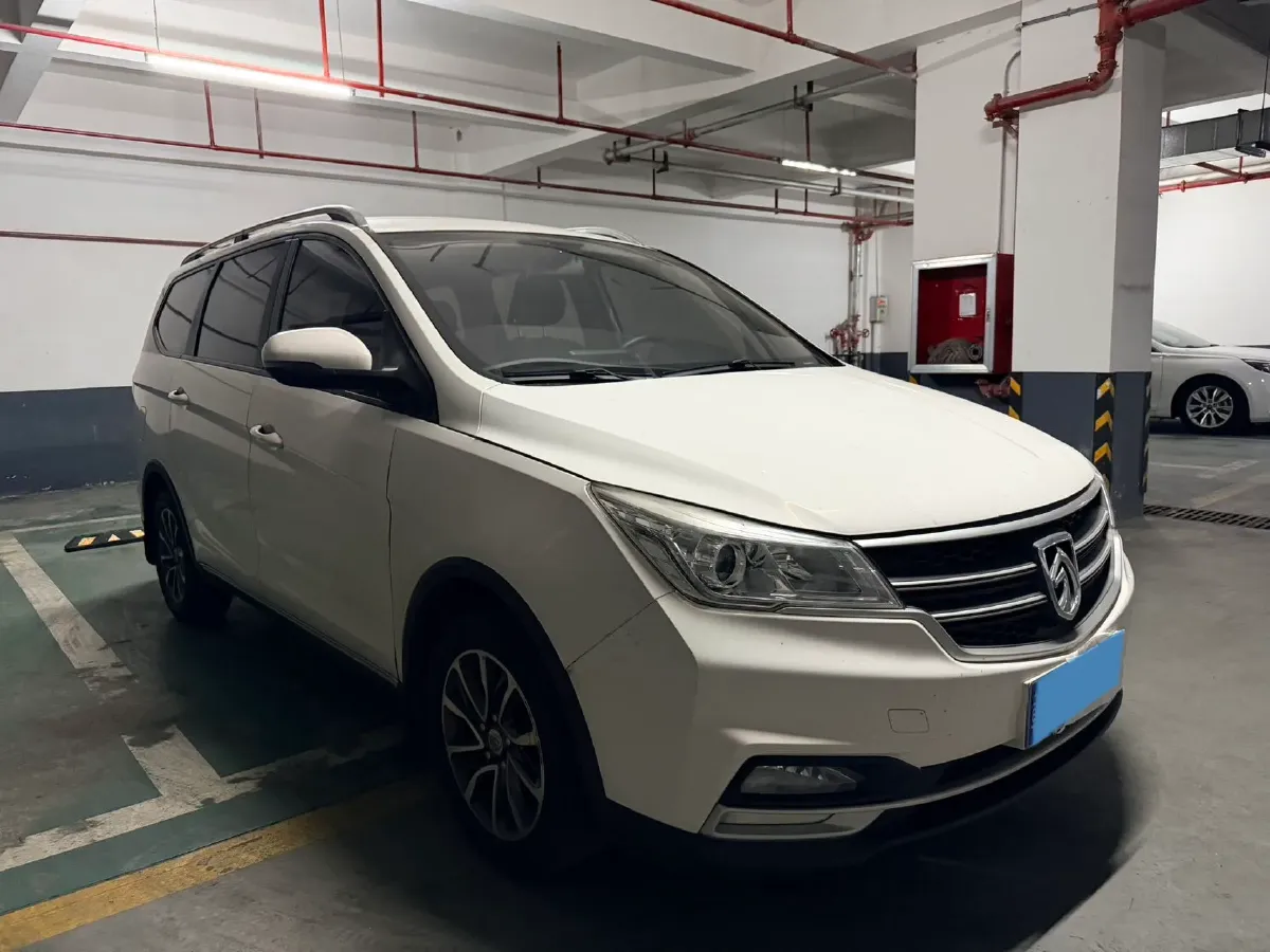 2019 BaoJun 730 1.5L 105HP L4 6MT,autocango,china used car exporter,china ev exporter,chinese used car exporter,chinese used ev exporter