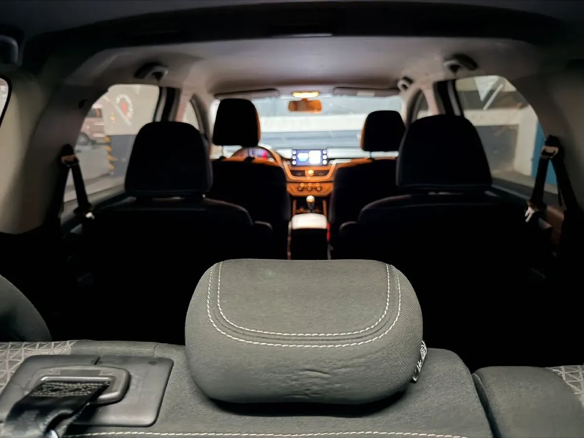 2019 BaoJun 730 1.5L 105HP L4 6MT,autocango,china used car exporter,china ev exporter,chinese used car exporter,chinese used ev exporter