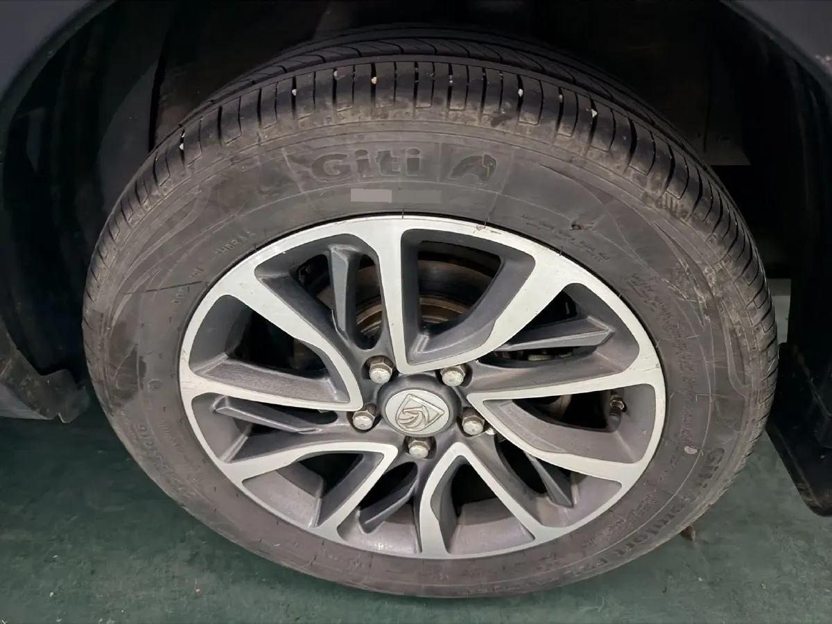 2019 BaoJun 730 1.5L 105HP L4 6MT,autocango,china used car exporter,china ev exporter,chinese used car exporter,chinese used ev exporter