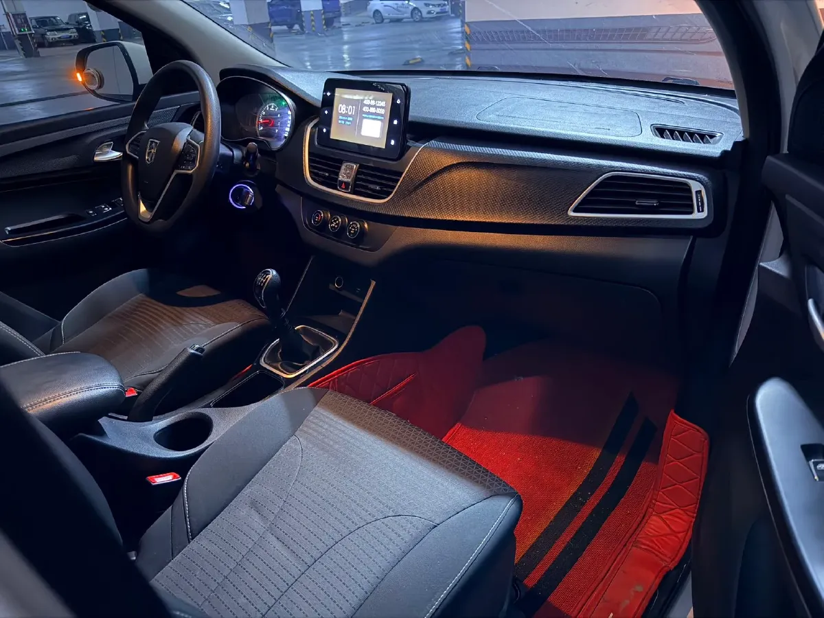 2019 BaoJun 730 1.5L 105HP L4 6MT,autocango,china used car exporter,china ev exporter,chinese used car exporter,chinese used ev exporter