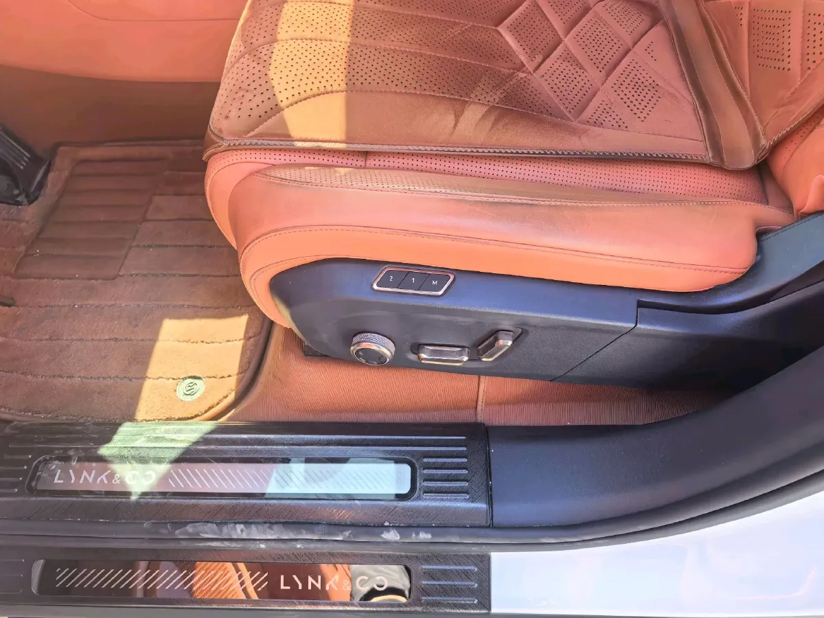 2025 LYNK&CO 900 2.0T 254HP L4 3DHT PHEV 50KWH,autocango,china used car exporter,china ev exporter,chinese used car exporter,chinese used ev exporter