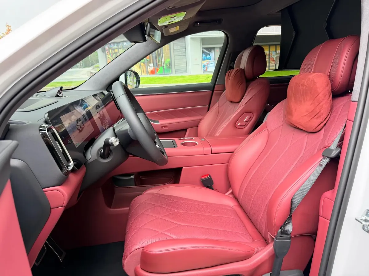 2025 AITO AITO M8 REEV 160HP REEV 53.4KWH,autocango,china used car exporter,china ev exporter,chinese used car exporter,chinese used ev exporter