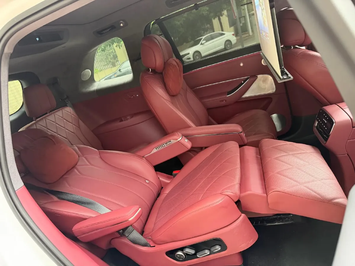 2025 AITO AITO M8 REEV 160HP REEV 53.4KWH,autocango,china used car exporter,china ev exporter,chinese used car exporter,chinese used ev exporter