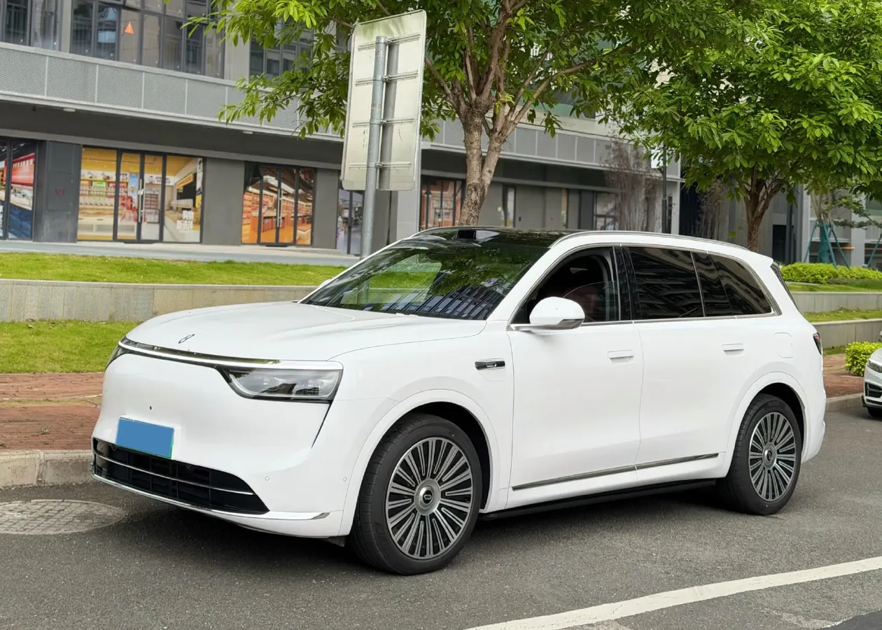 2025 AITO AITO M8 REEV 160HP REEV 53.4KWH,autocango,china used car exporter,china ev exporter,chinese used car exporter,chinese used ev exporter