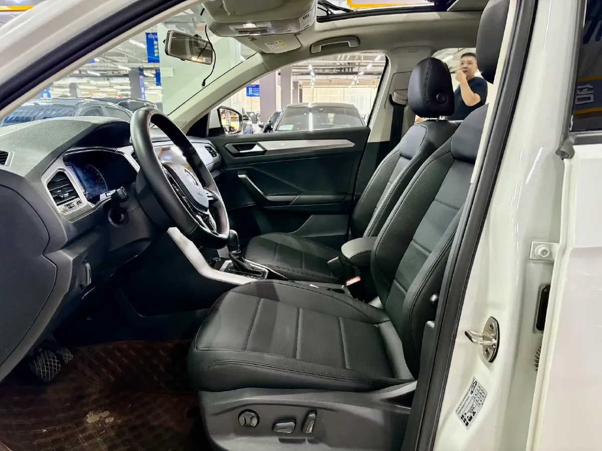 2021 Volkswagen T-Roc 1.4T 150HP L4 7DCT,autocango,china used car exporter,china ev exporter,chinese used car exporter,chinese used ev exporter