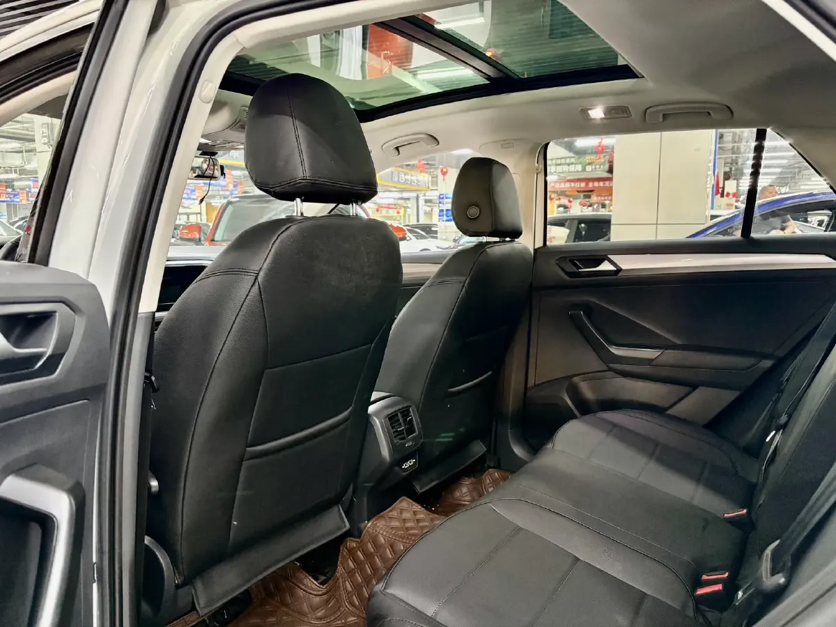 2021 Volkswagen T-Roc 1.4T 150HP L4 7DCT,autocango,china used car exporter,china ev exporter,chinese used car exporter,chinese used ev exporter