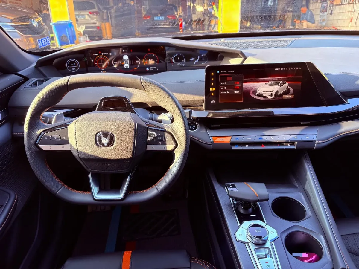 2024 ChangAn UNI-V 1.5T 188HP L4 7DCT,autocango,china used car exporter,china ev exporter,chinese used car exporter,chinese used ev exporter