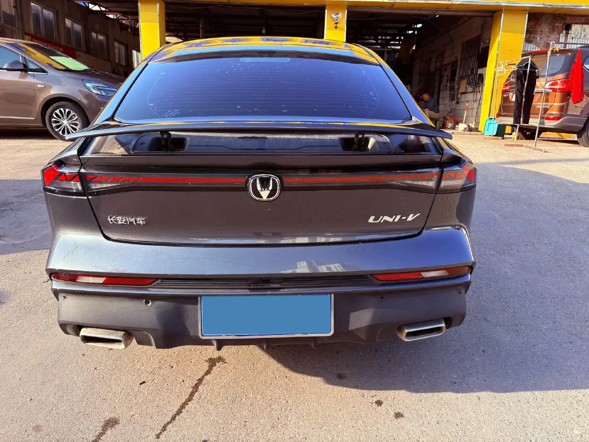 2024 ChangAn UNI-V 1.5T 188HP L4 7DCT,autocango,china used car exporter,china ev exporter,chinese used car exporter,chinese used ev exporter