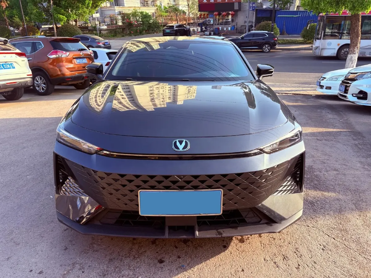 2024 ChangAn UNI-V 1.5T 188HP L4 7DCT,autocango,china used car exporter,china ev exporter,chinese used car exporter,chinese used ev exporter