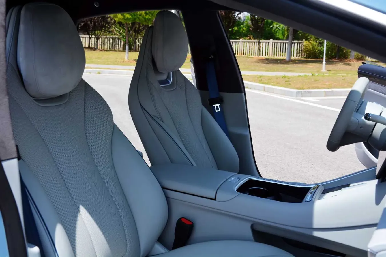 2025 Luxeed S7 BEV 100KWH,autocango,china used car exporter,china ev exporter,chinese used car exporter,chinese used ev exporter